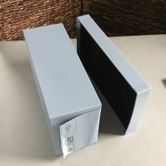 PRADA - Picture 3 of 15